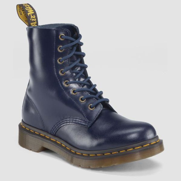 Dr.Martens 【ドレスブルーが印象的です。お洒落に履きこなしたい！！】ドクターマーチン PASCAL 8EYE BOOT ドレスブルーが印象的！！:  ドクターマーチンってお洒落!!